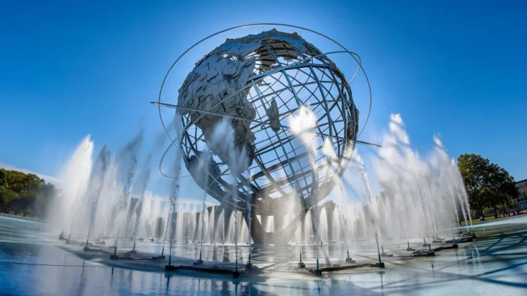 10 Structures Iconiques des Expos Universelles Toujours Debout