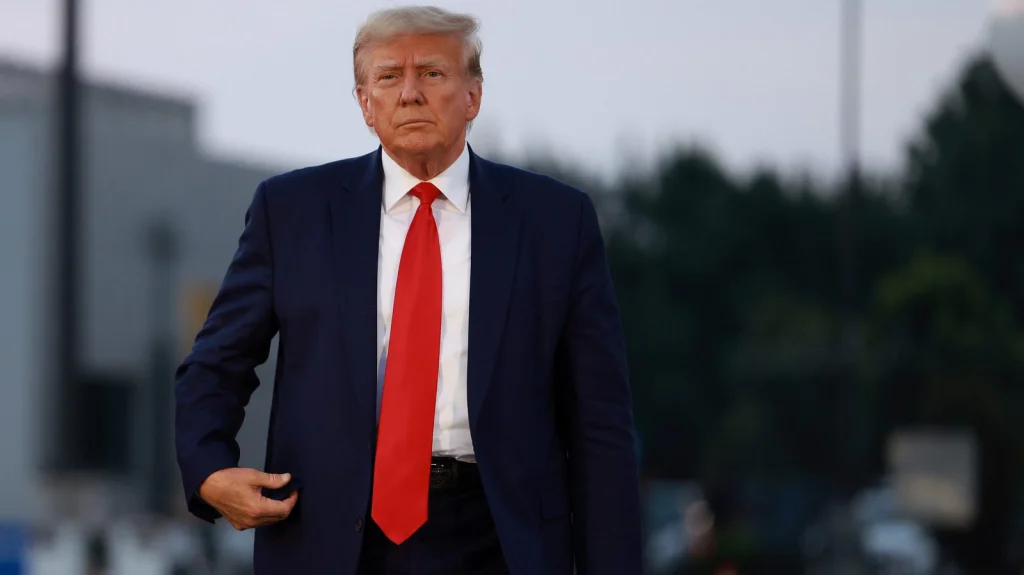 Ce que révèle l'expression de Trump en photo d'arrestation selon un expert