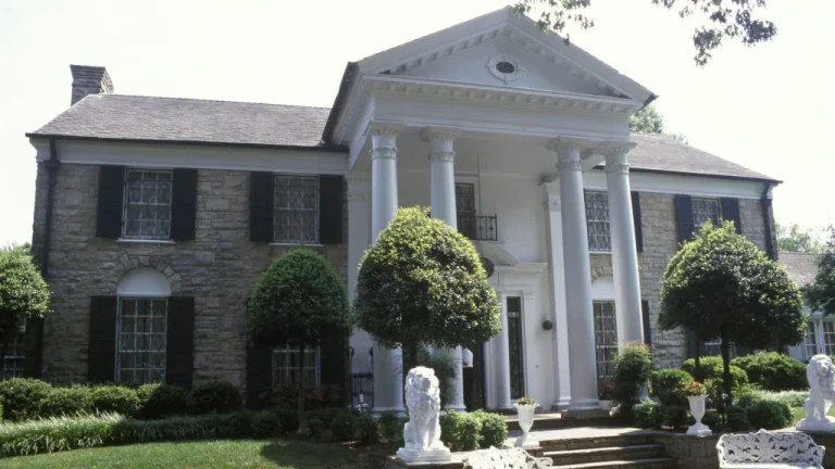 Comment Priscilla Presley a transformé Graceland en attraction