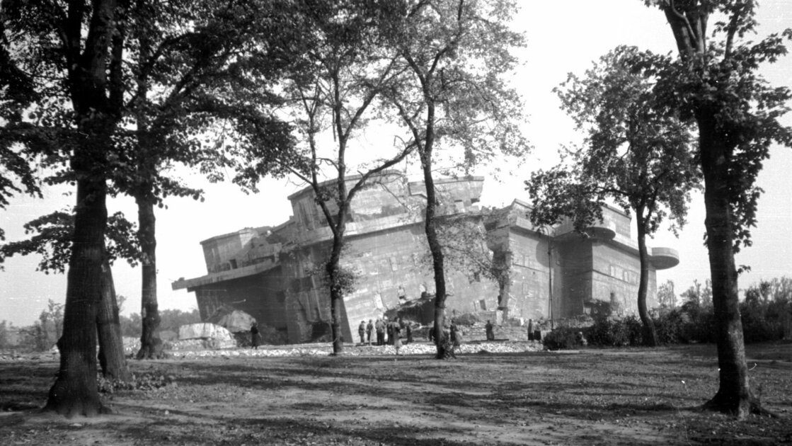 Découvertes au Bunker d'Hitler à sa Mort: Objets et Documents