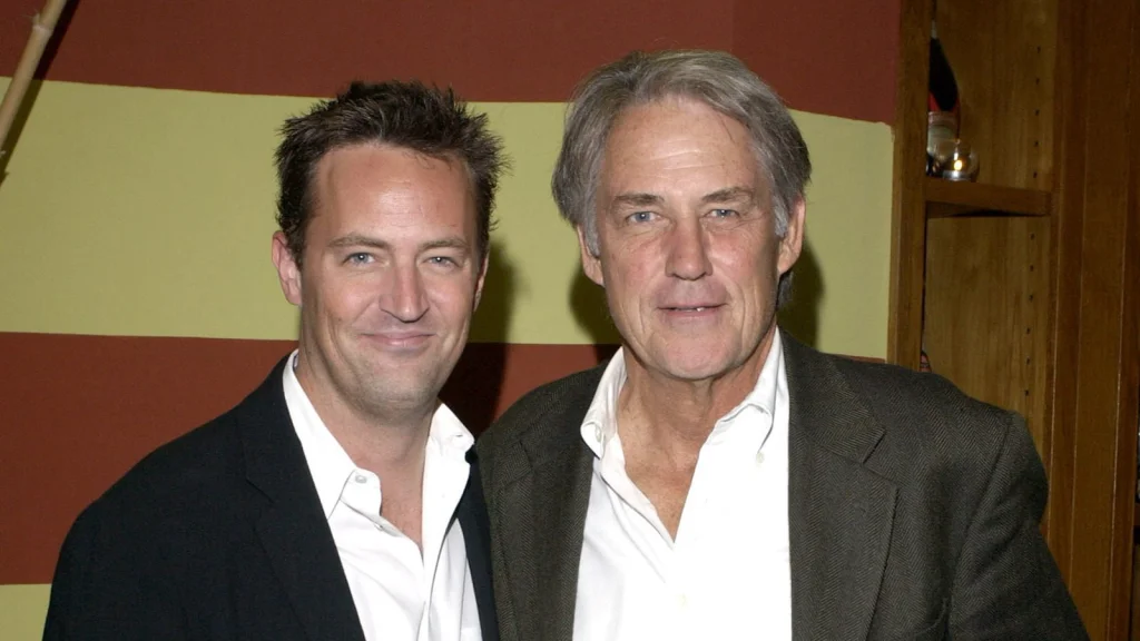 Découvrez le Père Célèbre de Matthew Perry, John Bennett