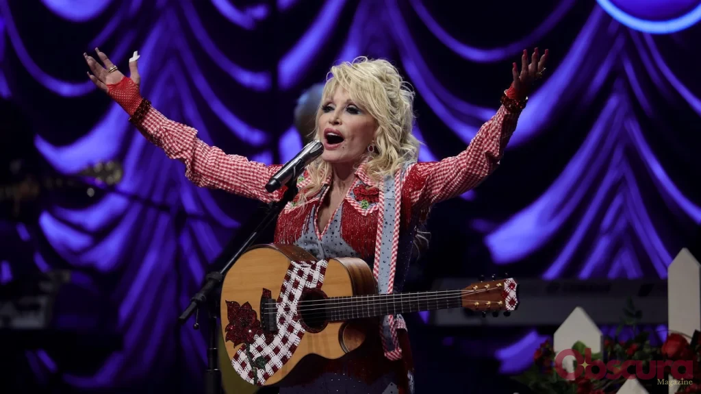 Dolly Parton et ses manucures uniques au service de la musique
