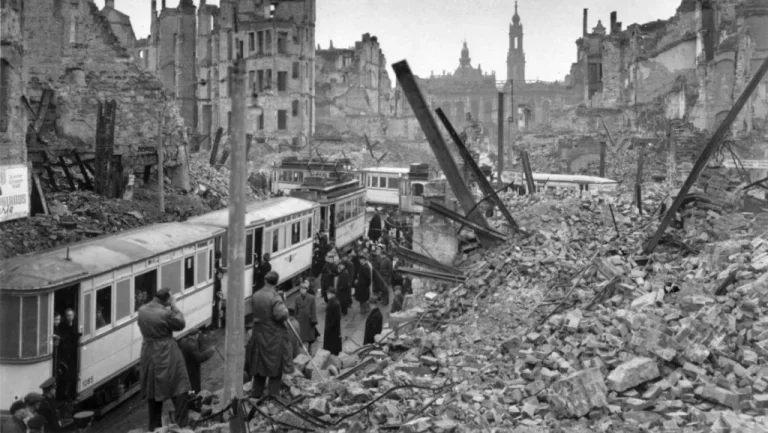 Détails tragiques du bombardement allié de Dresde en 1945