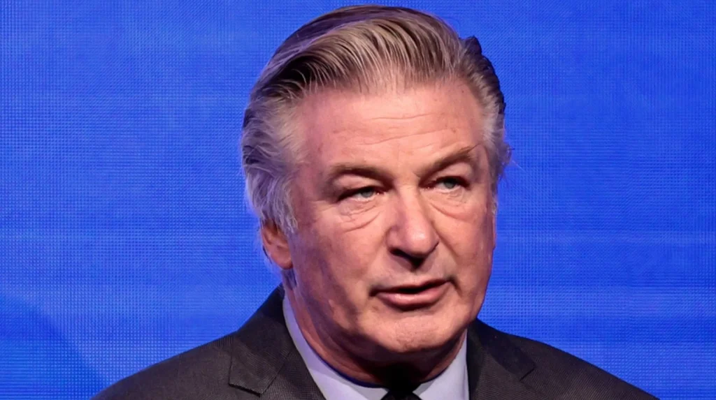 Explication des accusations contre Alec Baldwin pour le tir sur Rust