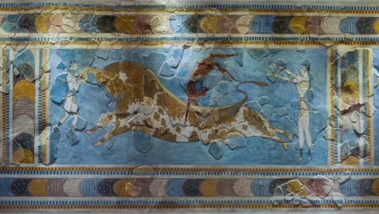 Femmes sauteuses de taureaux dans la Grèce minoenne ancienne
