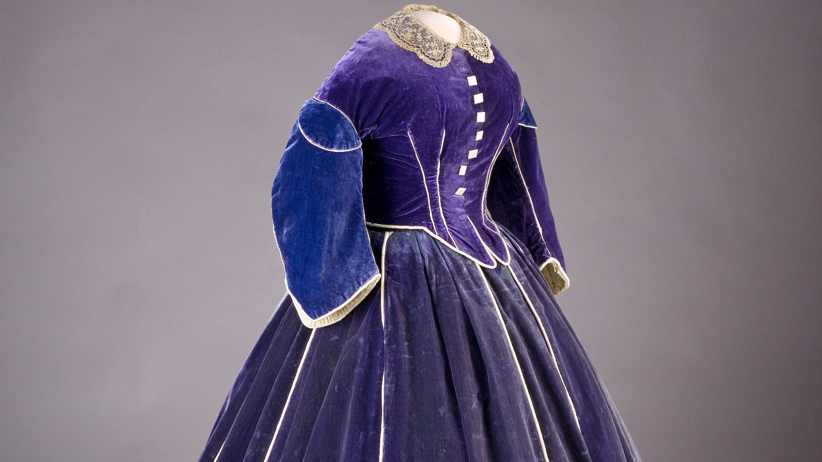 Histoire du célèbre robe en velours violet de Mary Todd Lincoln