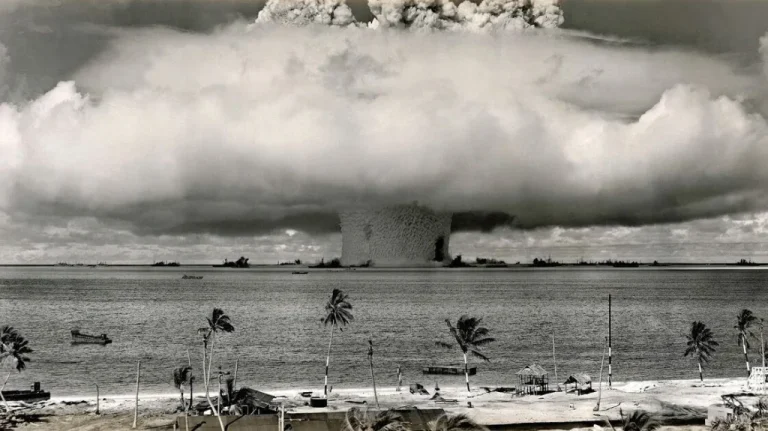 Impact sous-marin d&rsquo;une bombe atomique : révélations historiques