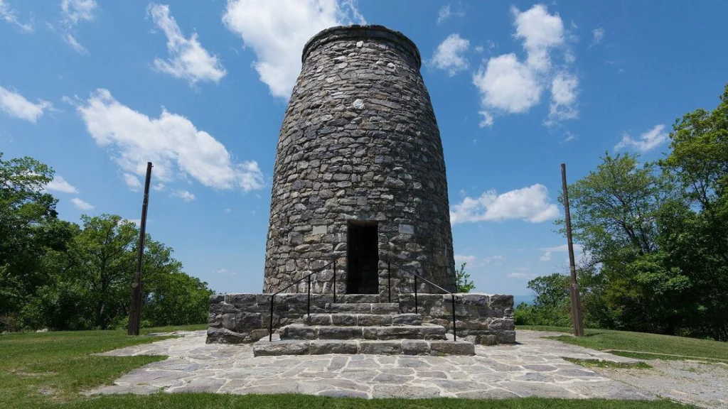 L'Histoire Méconnue du Premier Monument Washington