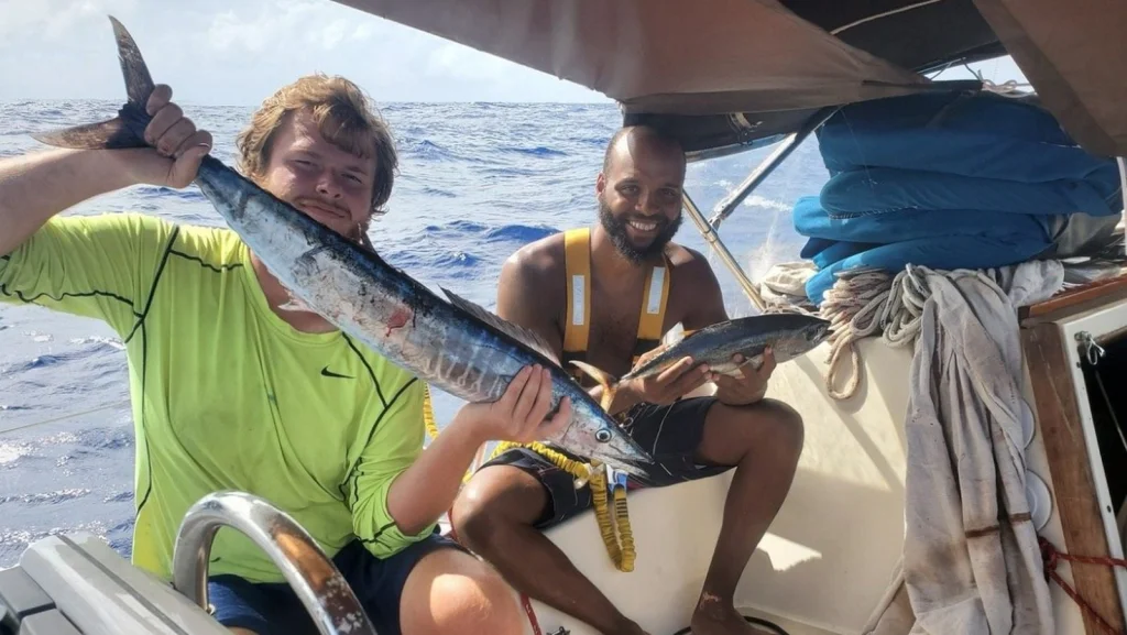 L’Histoire poignante de 2 théoriciens COVID perdus en mer
