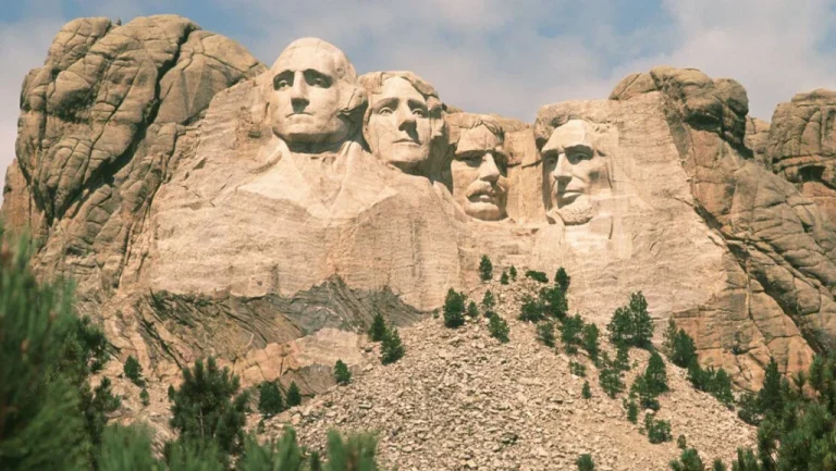 L&rsquo;Origine du Nom du Mont Rushmore et Son Histoire Méconnue