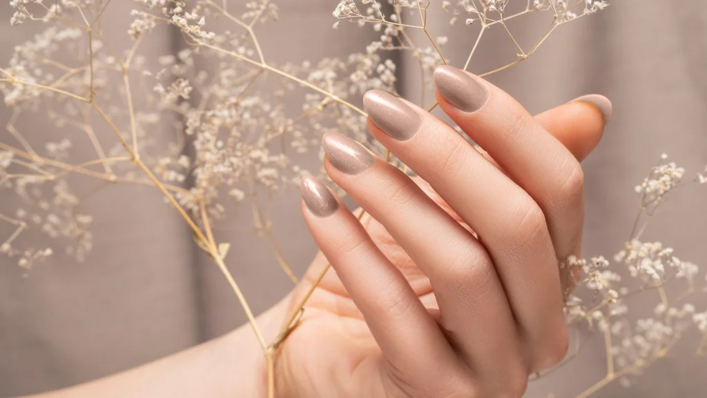Le Mythe du Vernis à Ongles sur les Défunts Démystifié