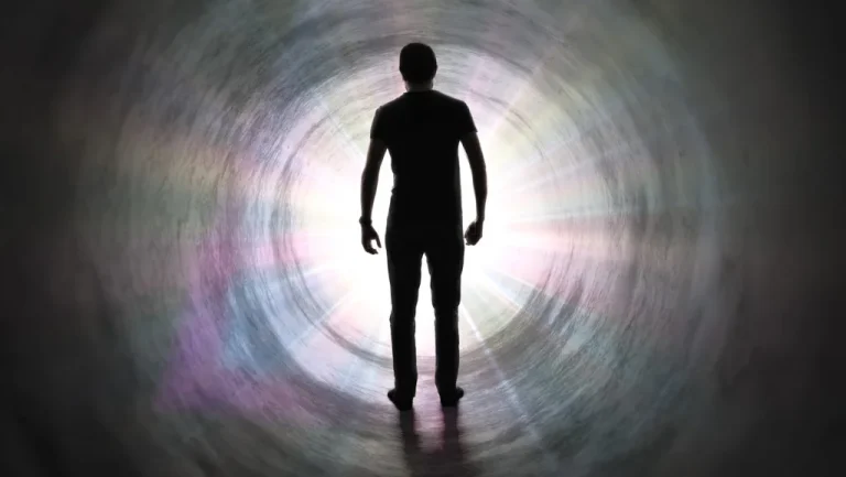 Le mystère de la lumière en fin de tunnel avant la mort