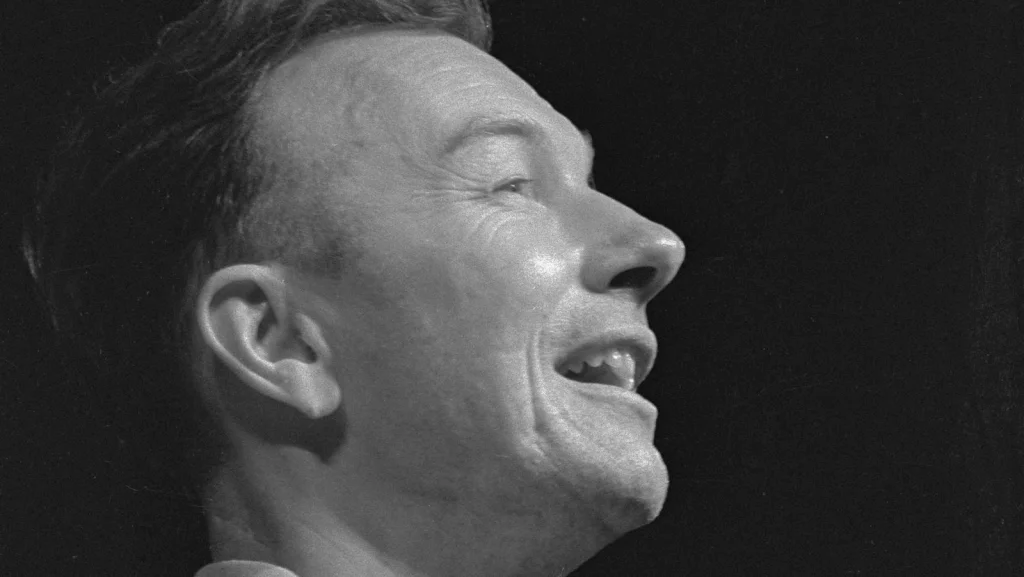 Le mythe de Pete Seeger à la hache et sa lettre d'excuses à Dylan