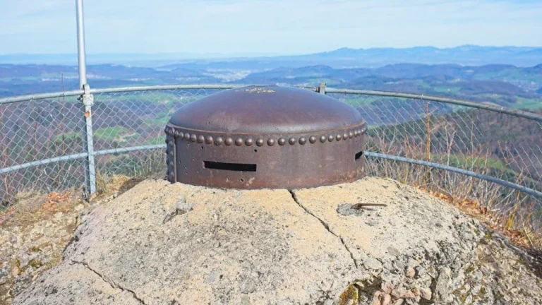 Le vrai secret des innombrables bunkers suisses expliqué