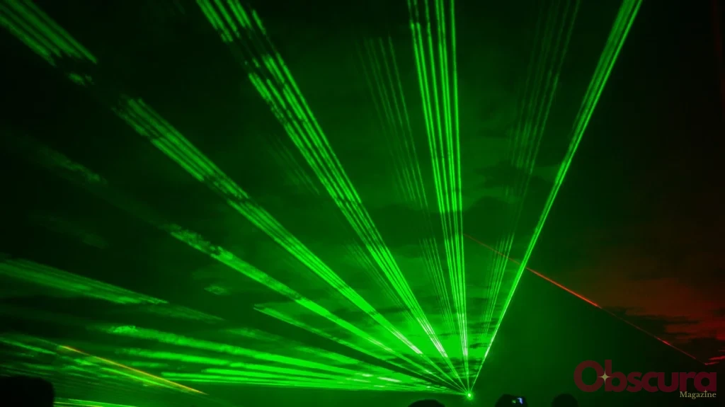 Les Lasers de la NASA Transforment le Ciel Hawaïen en Matrice