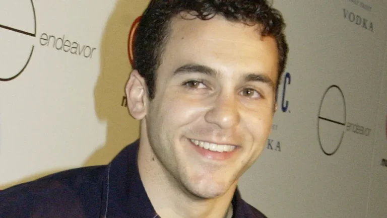 Les sombres secrets des stars de sitcoms des années 80