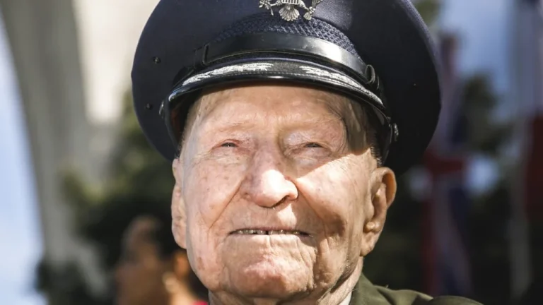 L&rsquo;histoire inspirante du bombardier de bonbons de la Seconde Guerre mondiale