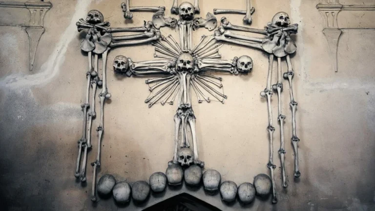 L&rsquo;Étrange Beauté de l&rsquo;Ossuaire de Sedlec, l&rsquo;Église d&rsquo;Os à Prague