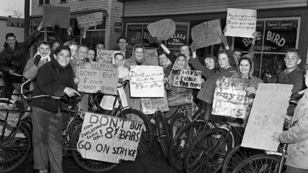 Manifestation des enfants canadiens contre le prix des friandises en 1947