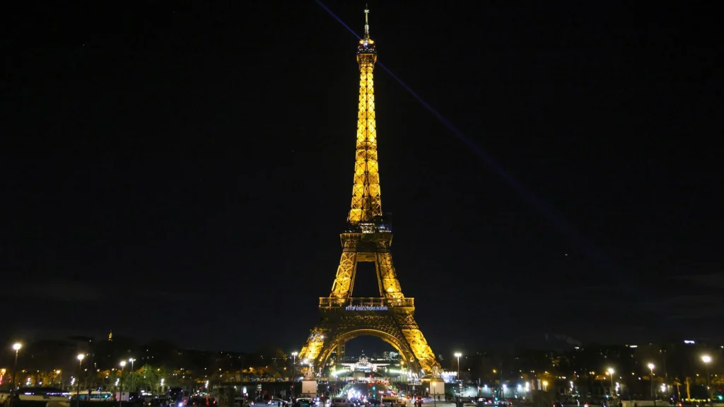 Pourquoi Barcelone a refusé la Tour Eiffel Expliqué