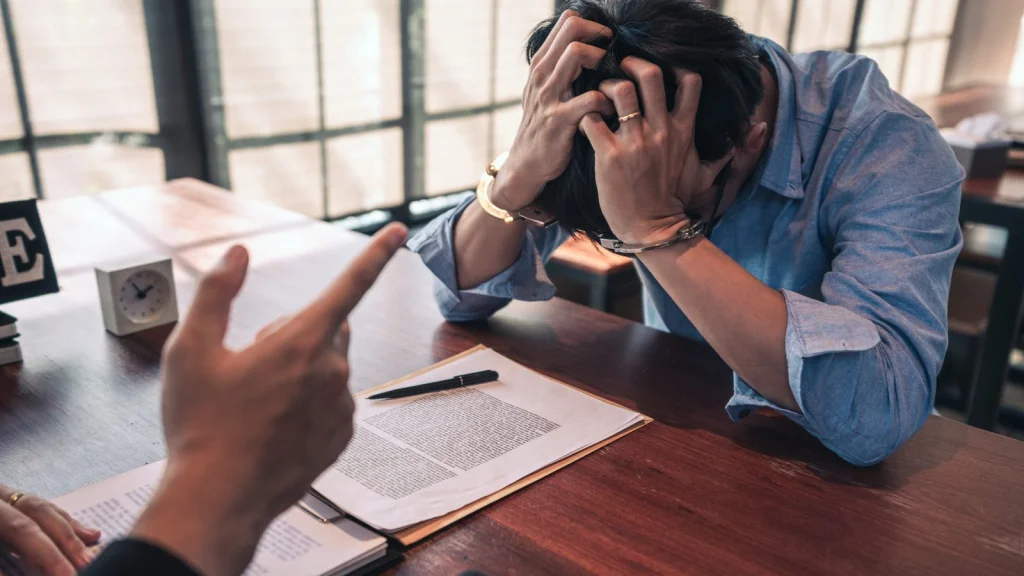 Pourquoi la Science Affirme que les Gens Avouent des Crimes Non Commis