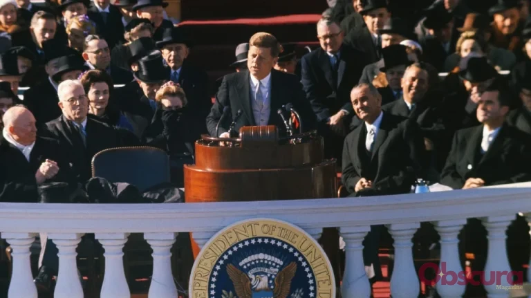 Pourquoi le podium de John F. Kennedy a pris feu le jour de son investiture