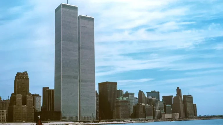 Pourquoi les tours jumelles et le Pentagone ont été visés le 11 septembre
