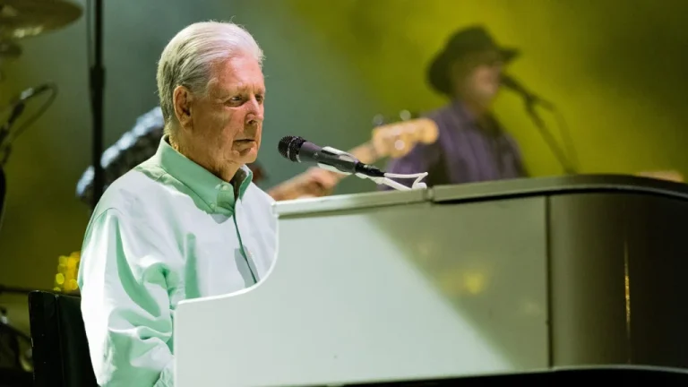 Pourquoi on entend plus parler de Brian Wilson des Beach Boys – La Tragique Raison