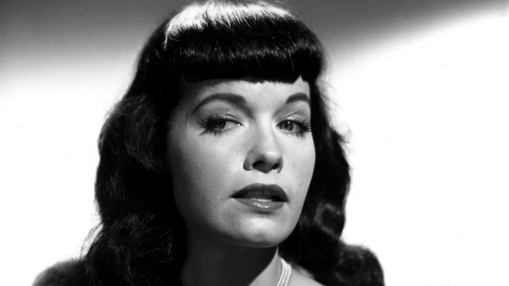 Tout savoir sur les ex-maris de Bettie Page la reine des pin-ups