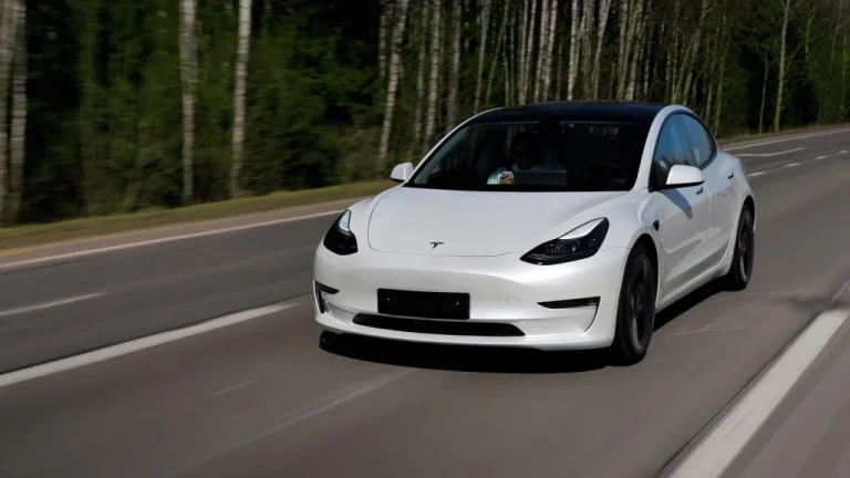 Accusation de tentative de meurtre avec Tesla rappelle le drame Hart