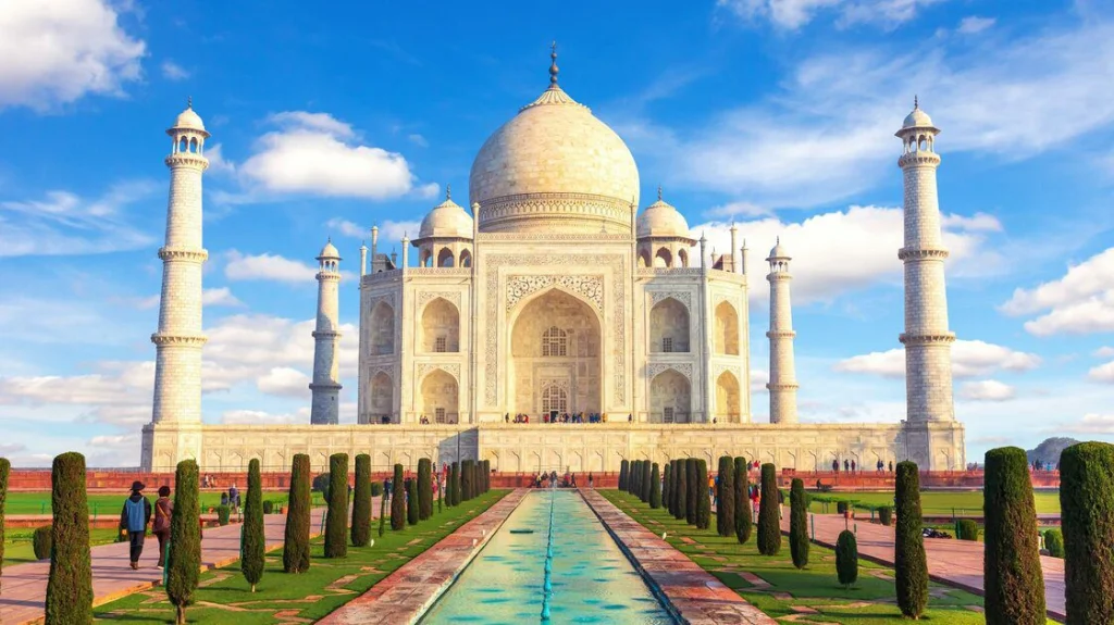 Découvrez Qui Repose au Taj Mahal et Son Histoire Cachée