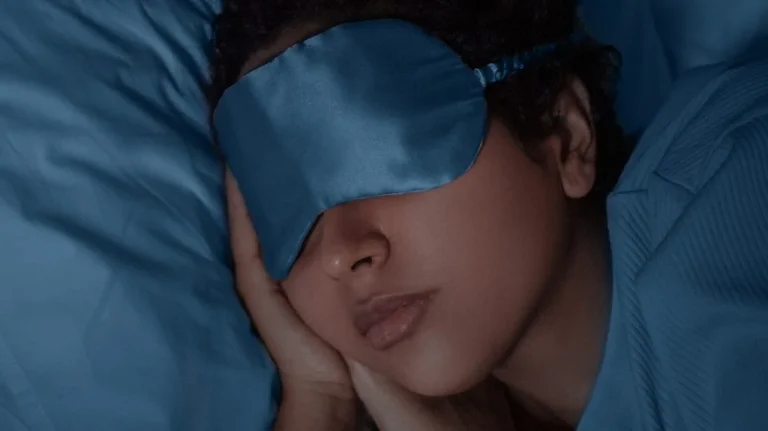 Faites-vous Pipi au Lit en Plongeant votre Main dans l&rsquo;Eau – La Vérité