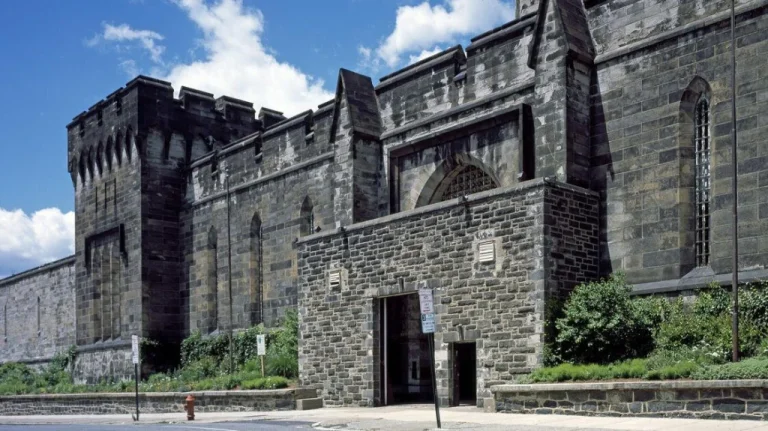 Histoire captivante de la première véritable prison du monde