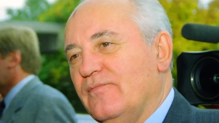 La Vraie Raison Pourquoi Gorbachev Figurait Dans Une Pub Pizza Hut