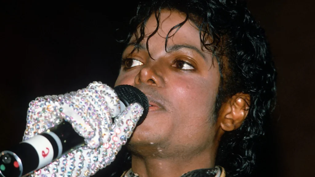 Le destin du célèbre gant de Michael Jackson révélé
