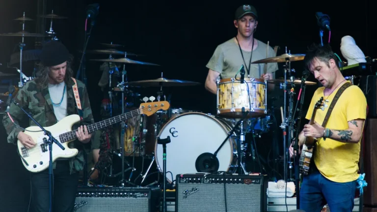 Membres Fondateurs de Modest Mouse et Leur Histoire Succincte