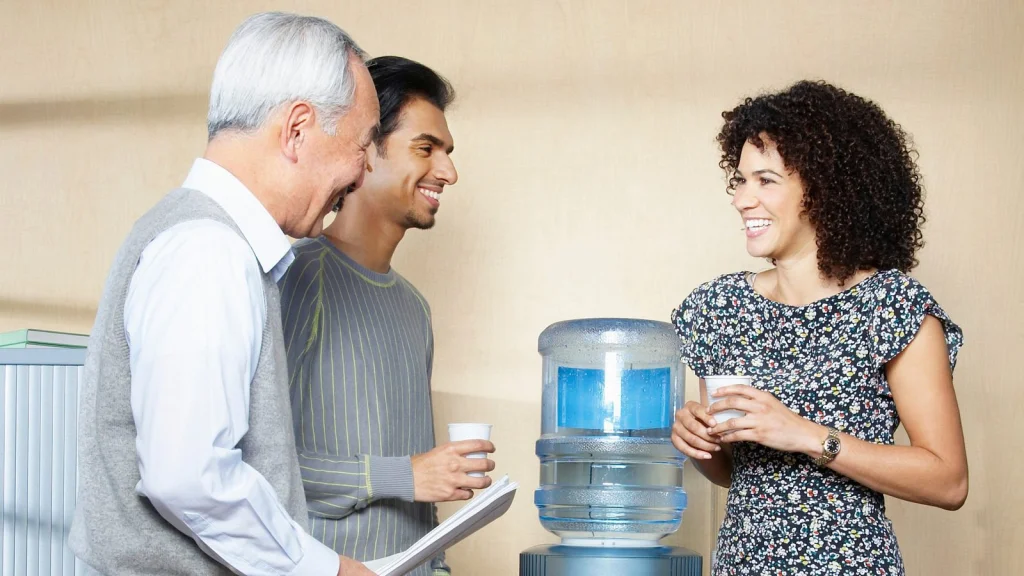 Origine du mot Scuttlebutt et son lien avec les marins assoiffés