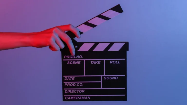 Pourquoi Frappe-t-on un Clap avant de Filmer une Scène de Cinéma