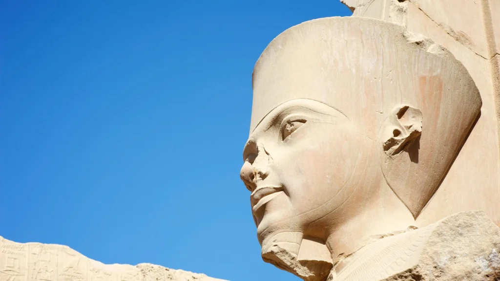 Pourquoi les Pharaons Égyptiens Portaient-ils des Faux Barbes