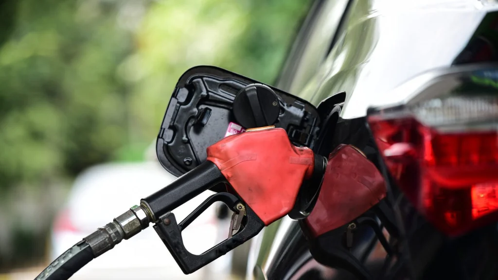 Quel État Américain a le Prix de l'Essence le Plus Élevé