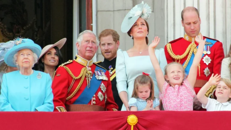 Règles d&rsquo;étiquette insolites que suit toujours la famille royale