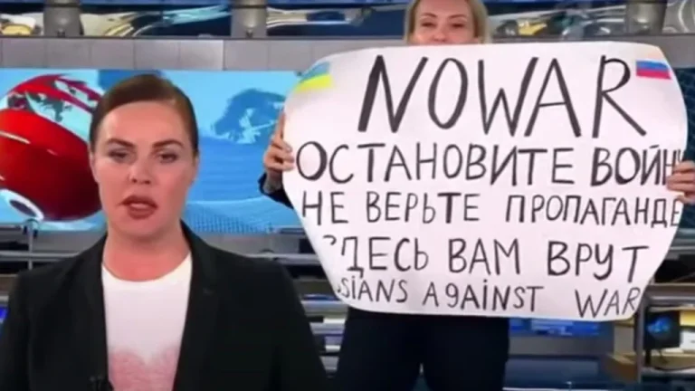 Tout sur Marina Ovsyannikova, icône de la protestation russe