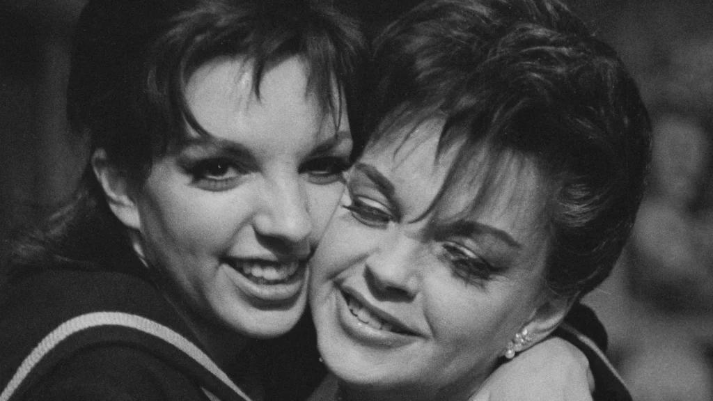 Comment Judy Garland a aidé Liza Minnelli avec le trac sur scène