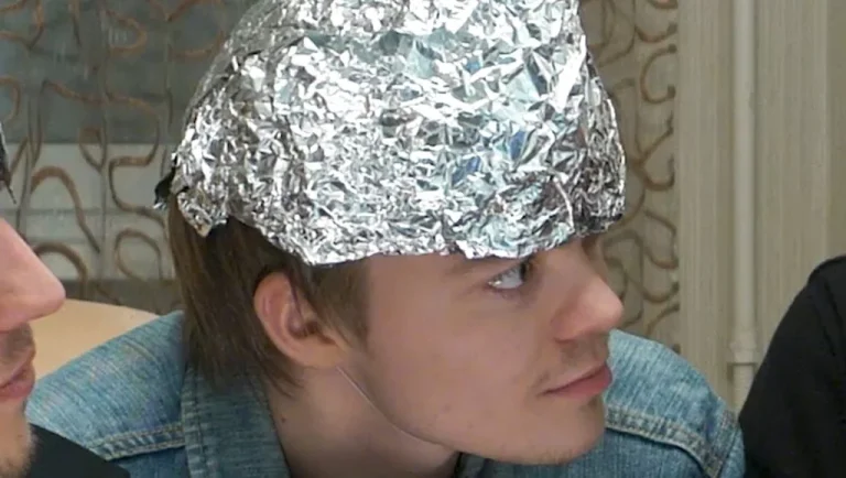 Efficacité des Chapeaux en Aluminium pour Bloquer les Pensées