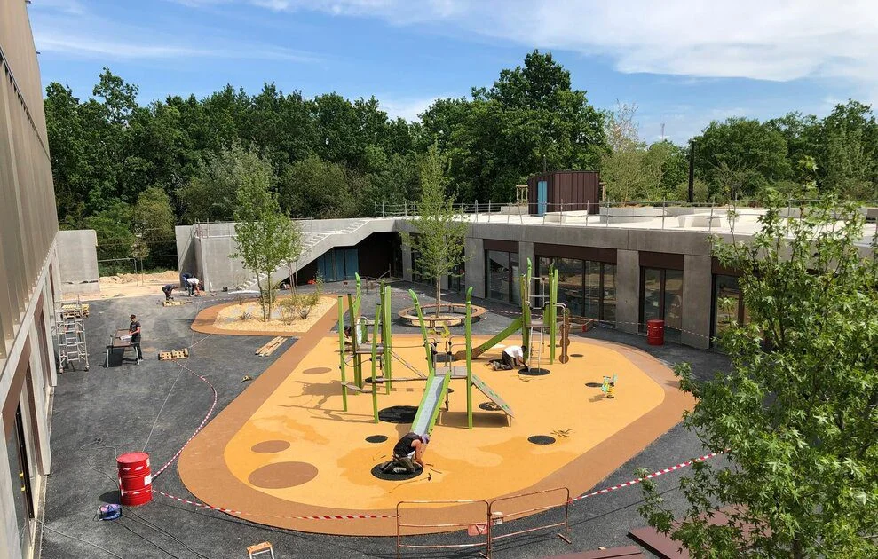 Effondrement de deux plaques métalliques à l'école Simone Veil à Rennes