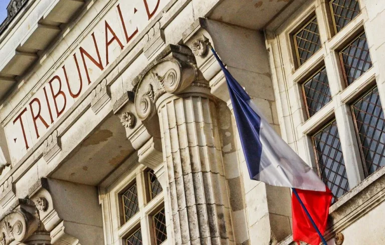Homme âgé de 70 ans en urgence absolue après s&rsquo;être immolé devant le tribunal de Toulouse