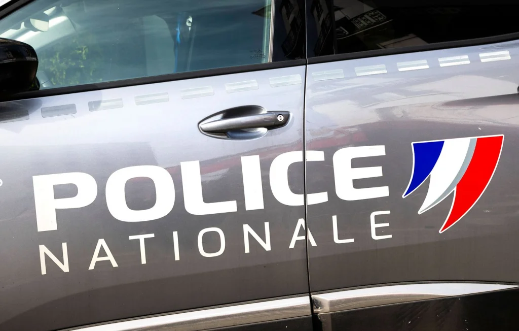Homme poignardé dans le Gard : agresseur en fuite, pronostic vital engagé