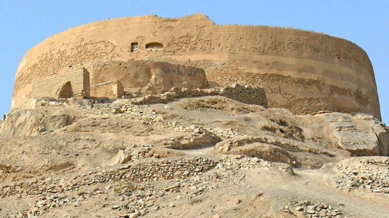 Le Mystère des Tours du Silence Exploré