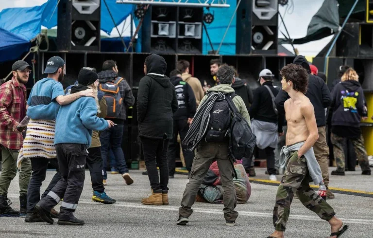 Plainte pour viol après rave party géante en Bretagne
