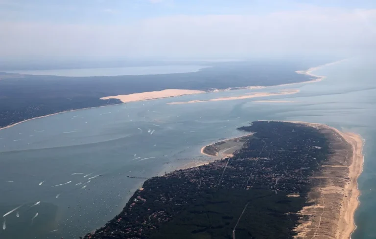 Tragédie à Cap-Ferret : Un homme de 41 ans meurt noyé malgré l&rsquo;alerte aux baïnes